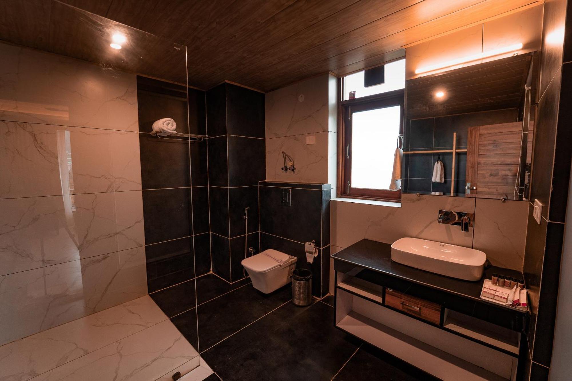 Nazaara - A Luxe Retreat Hotel Manali  Bagian luar foto
